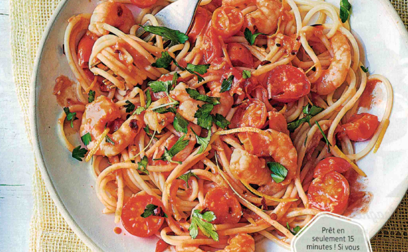 Spaghettis aux crevettes, piment et tomates cerise