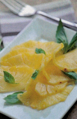 Carpaccio d’ananas vanillé à la menthe