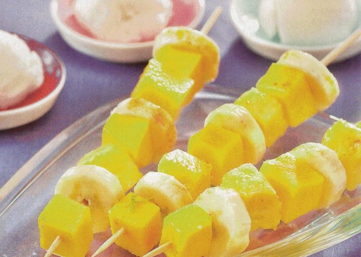 Brochettes de fruits exotiques