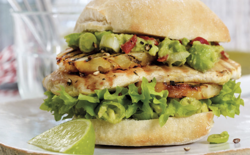 Burger (hamburger) de volaille au guacamole